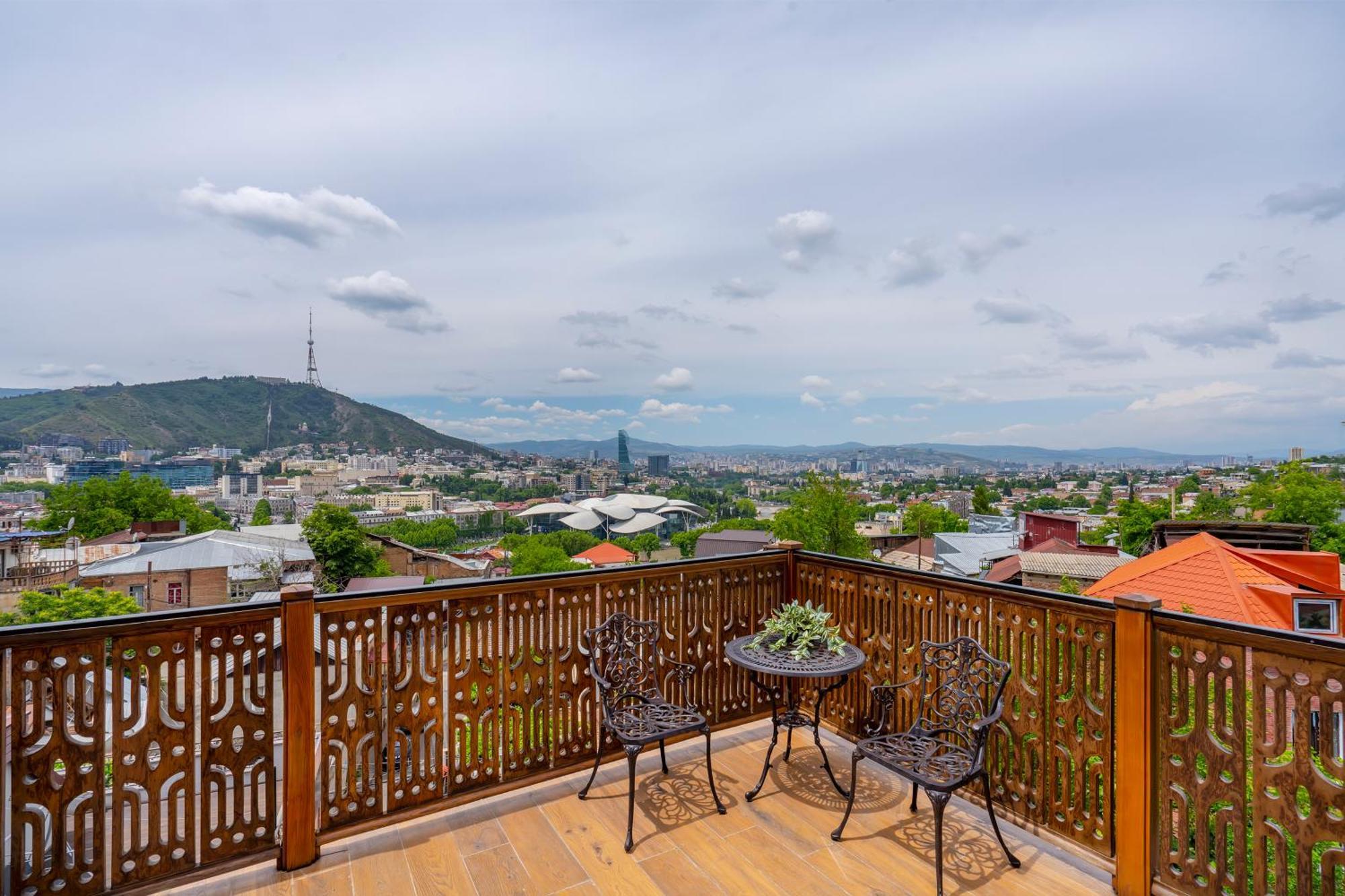 Iris Hotel Tbilisi Exterior foto