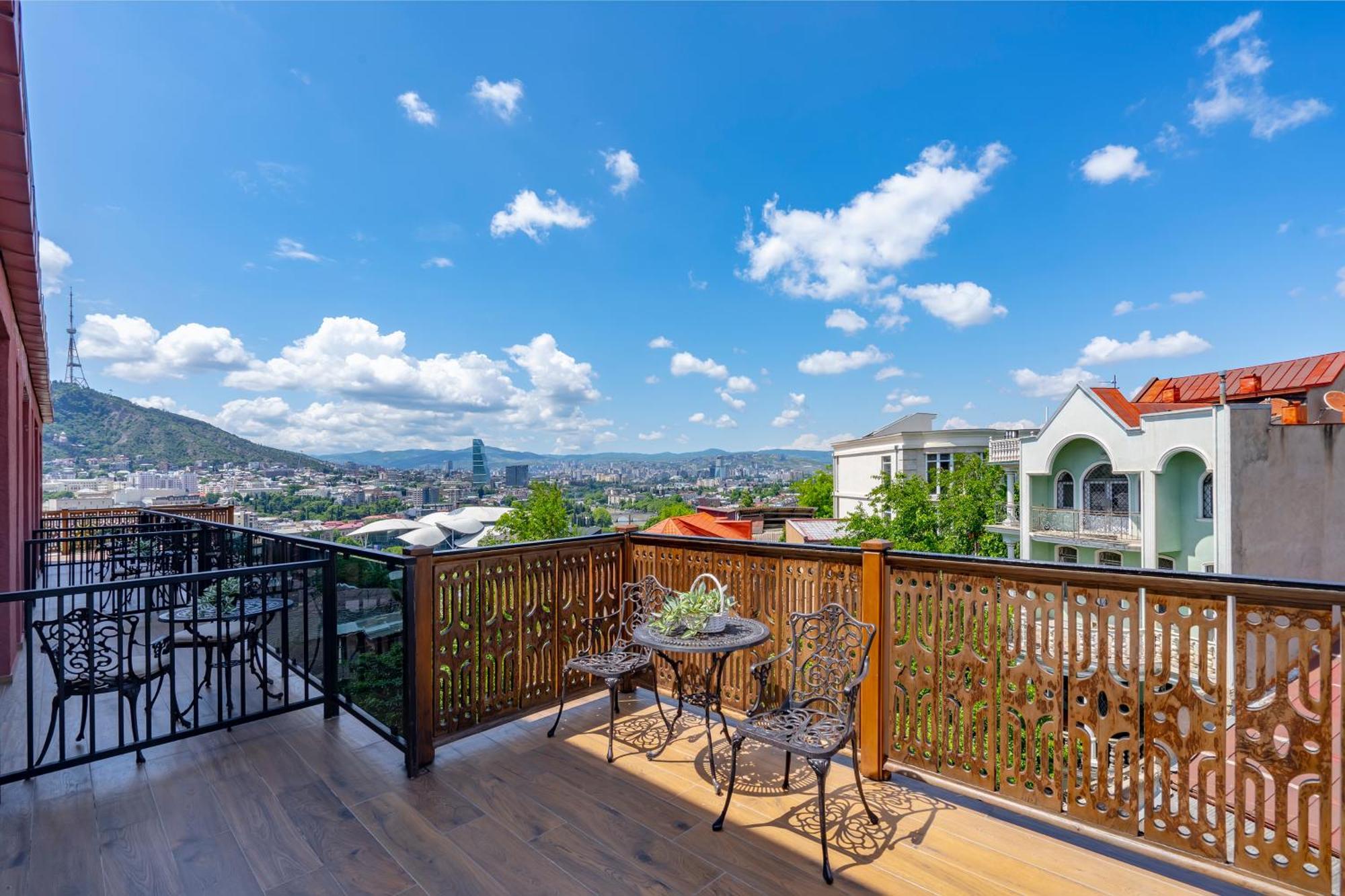 Iris Hotel Tbilisi Exterior foto